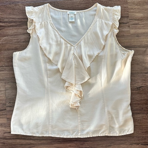Sundance Sleeveless Ruffle Top in Cream. Size L - Picture 1 of 13
